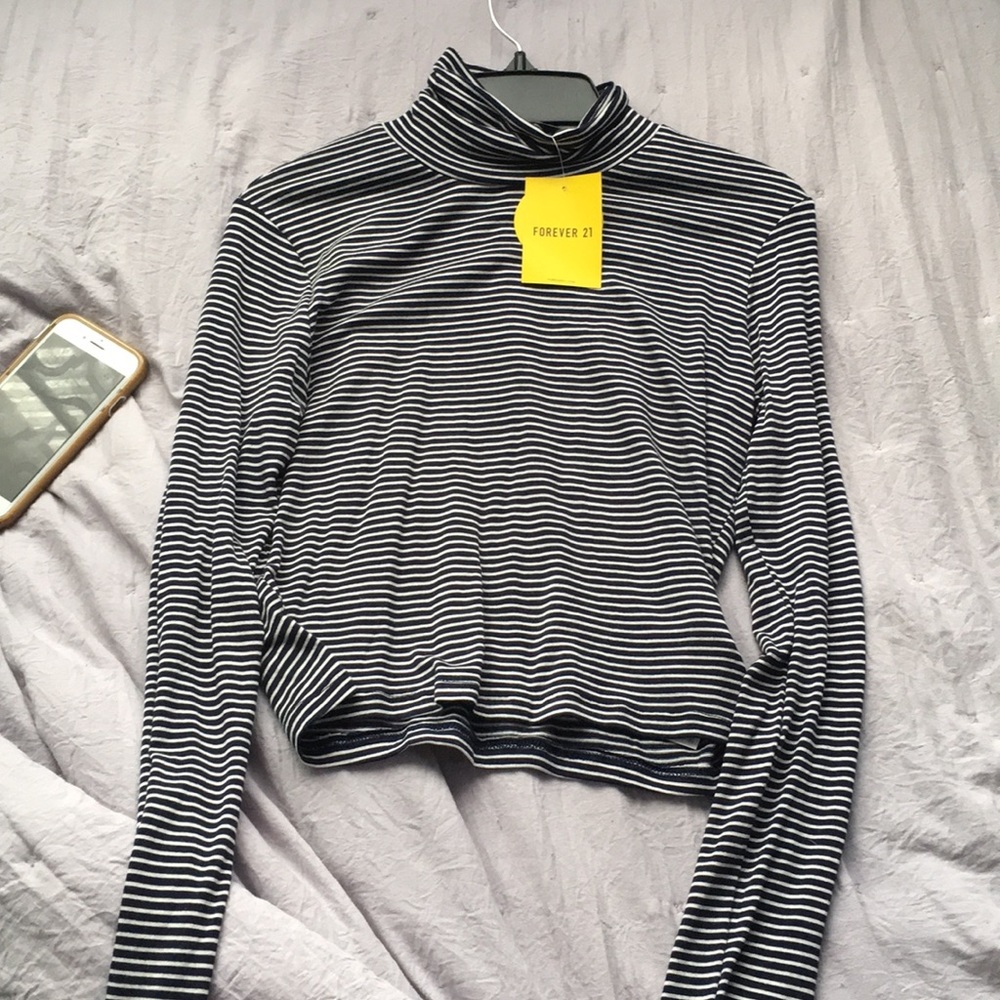 Stripped turtle neck